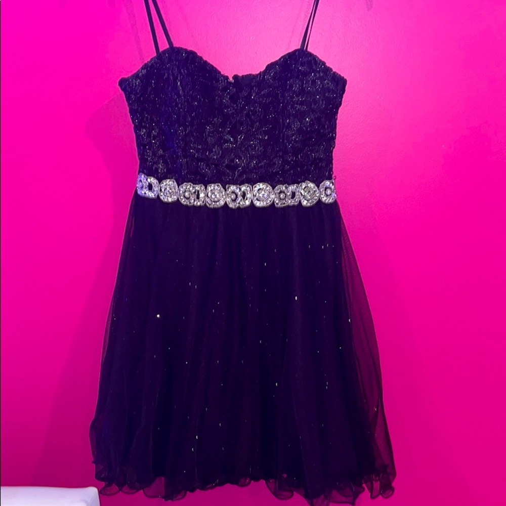 Short sparkly black dress. - Picture 1 of 3